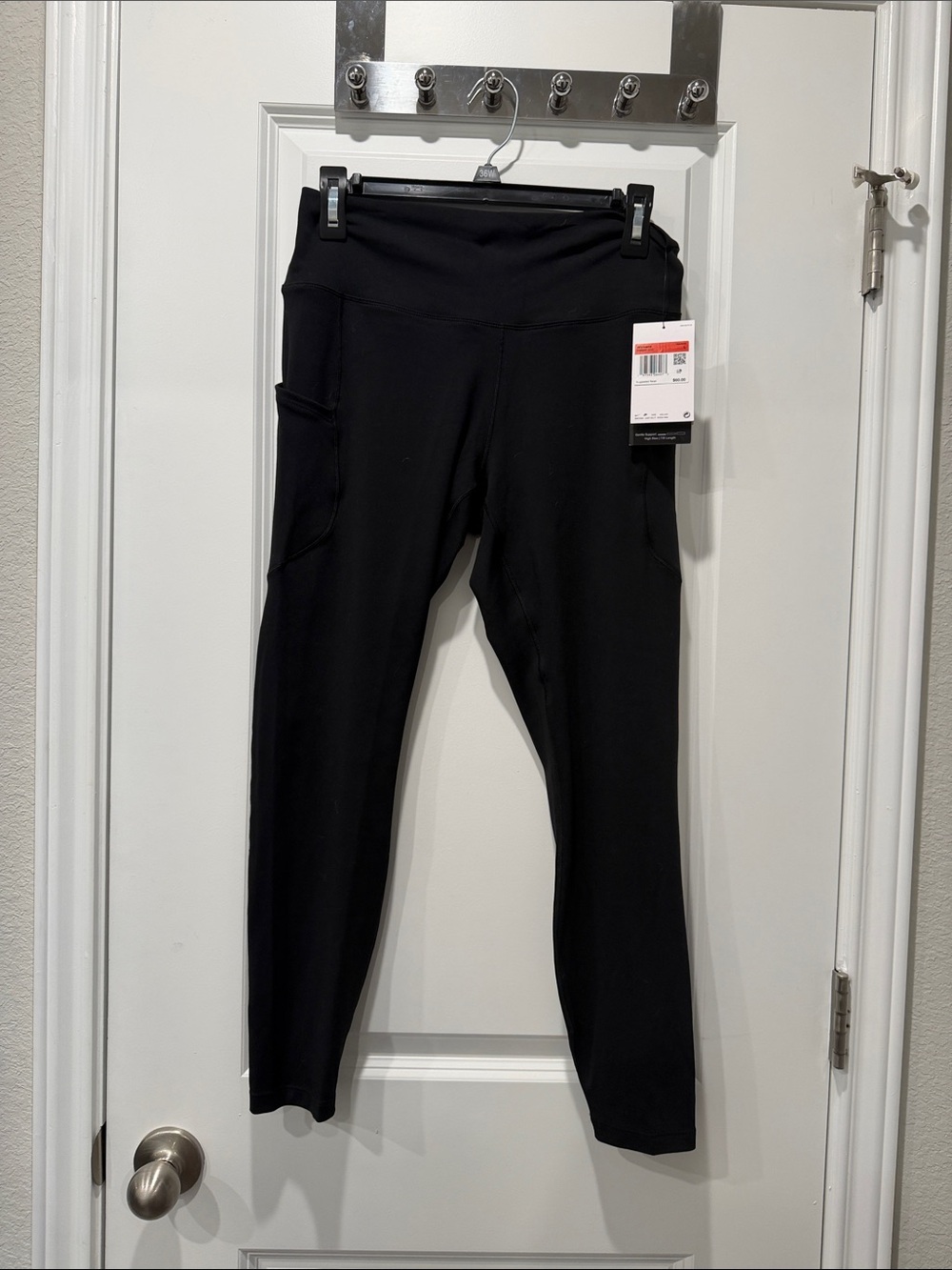 NWT Nike large Black High-Waist Leggings with Side Pockets